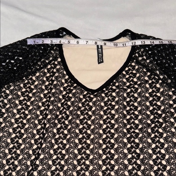 Design Lab Lord & Taylor Black Lace Blouse with Gold Lining - Picture 8 of 12